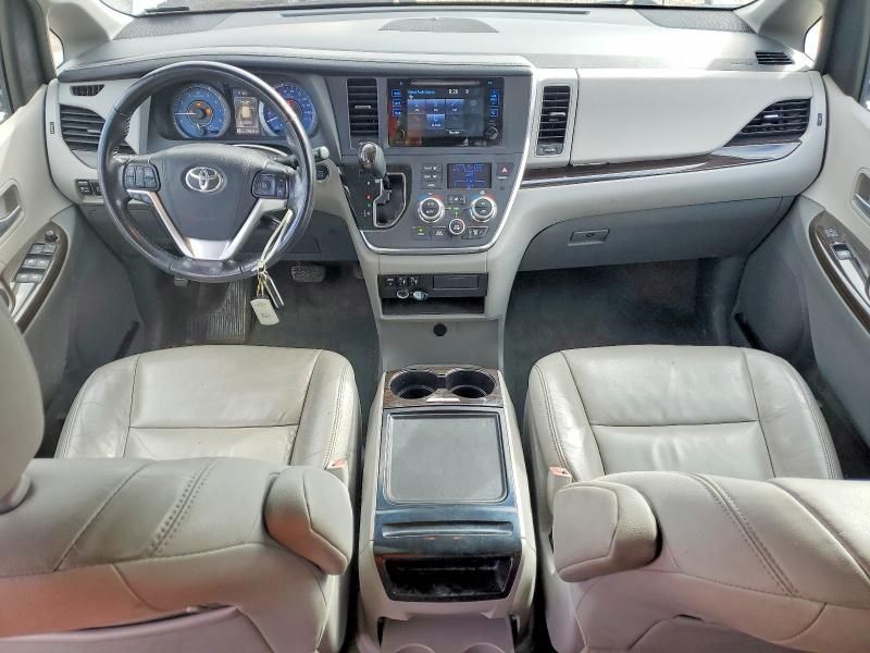2016 Toyota Sienna xle