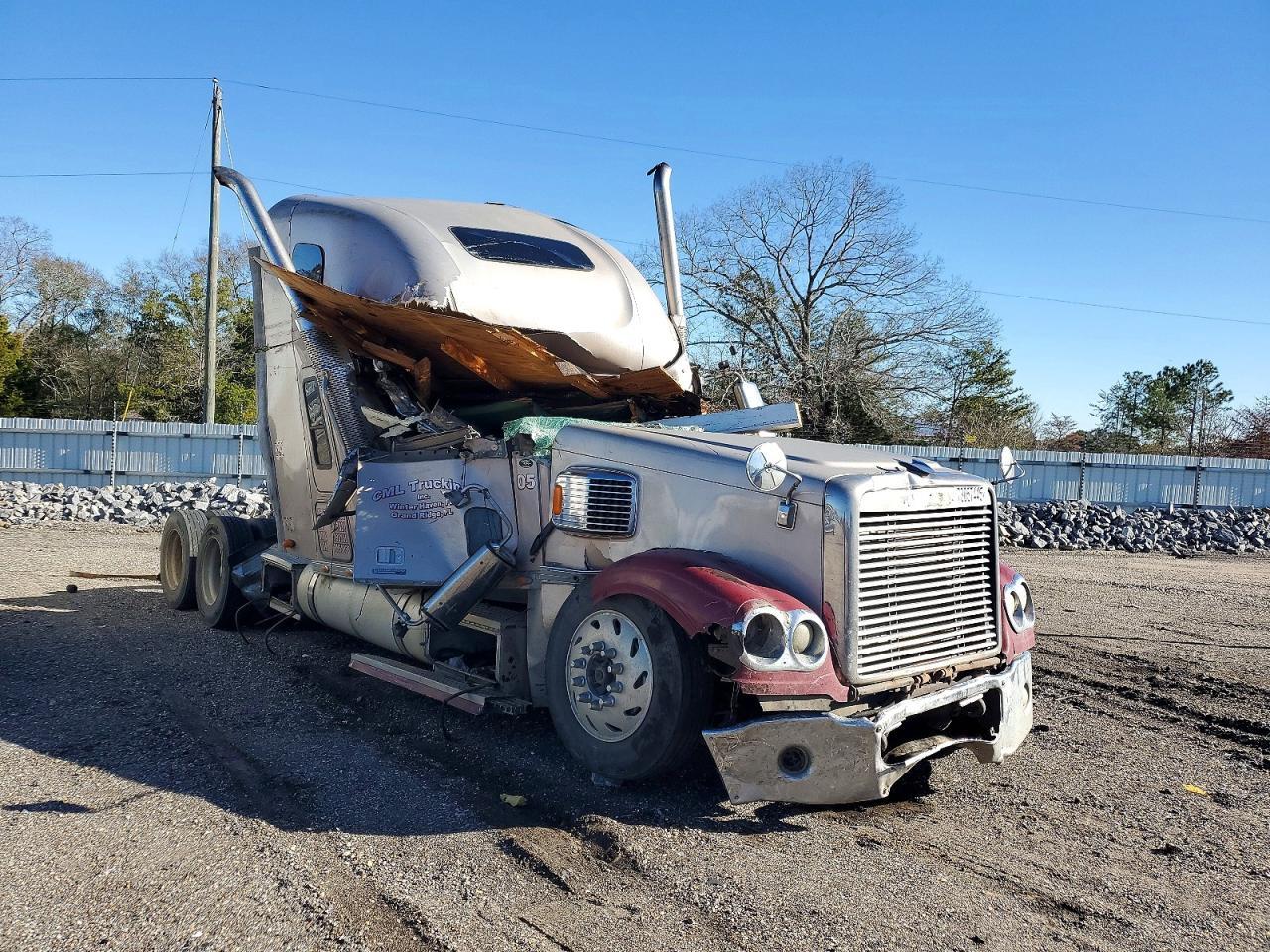 2005 Freightliner Coronado Semi Truck