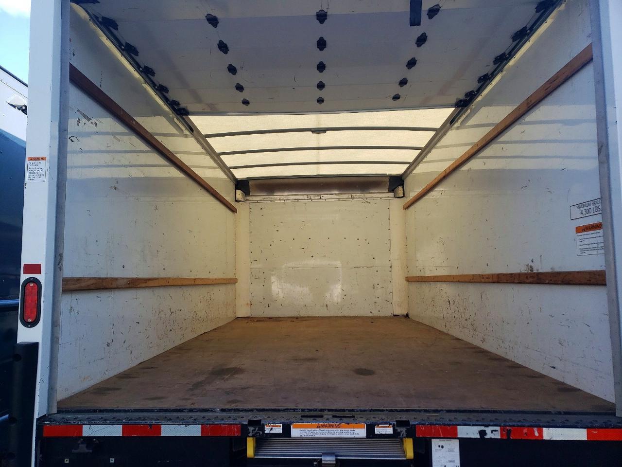 2023 GMC Savana CUT-BOX Truck