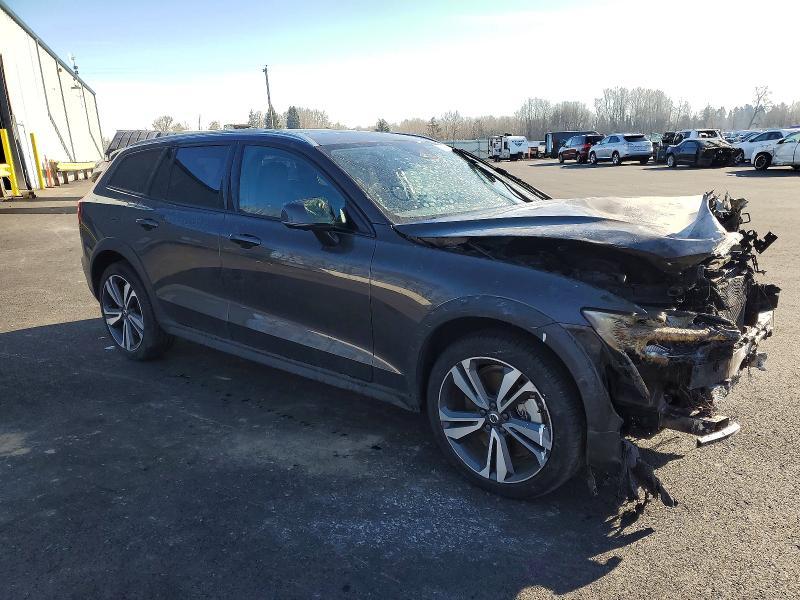 2024 Volvo V60 Cross Country Plus