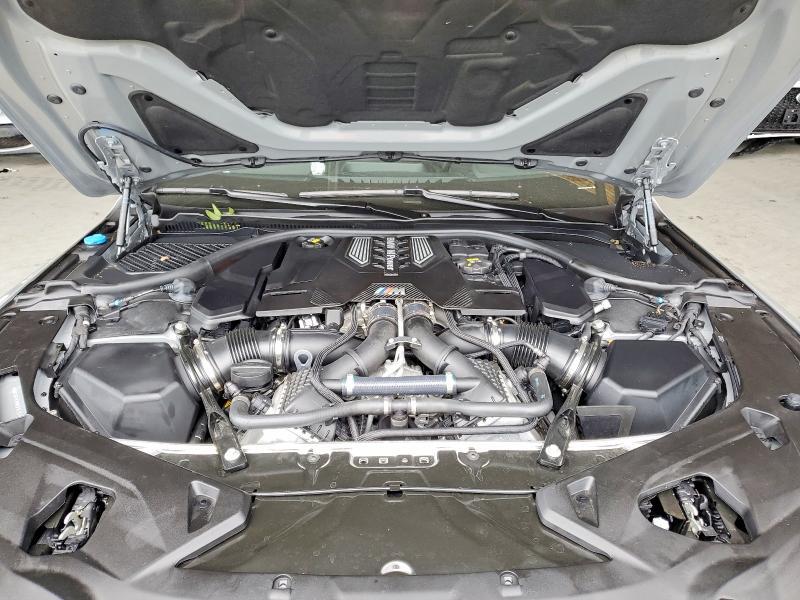2022 BMW M8