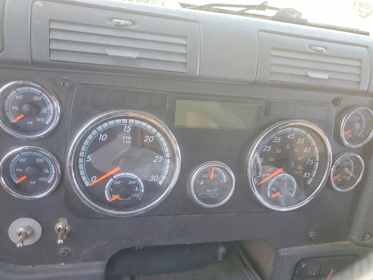 2016 Freigliner 2016 Freightliner Cascadia 125 Semi Truck