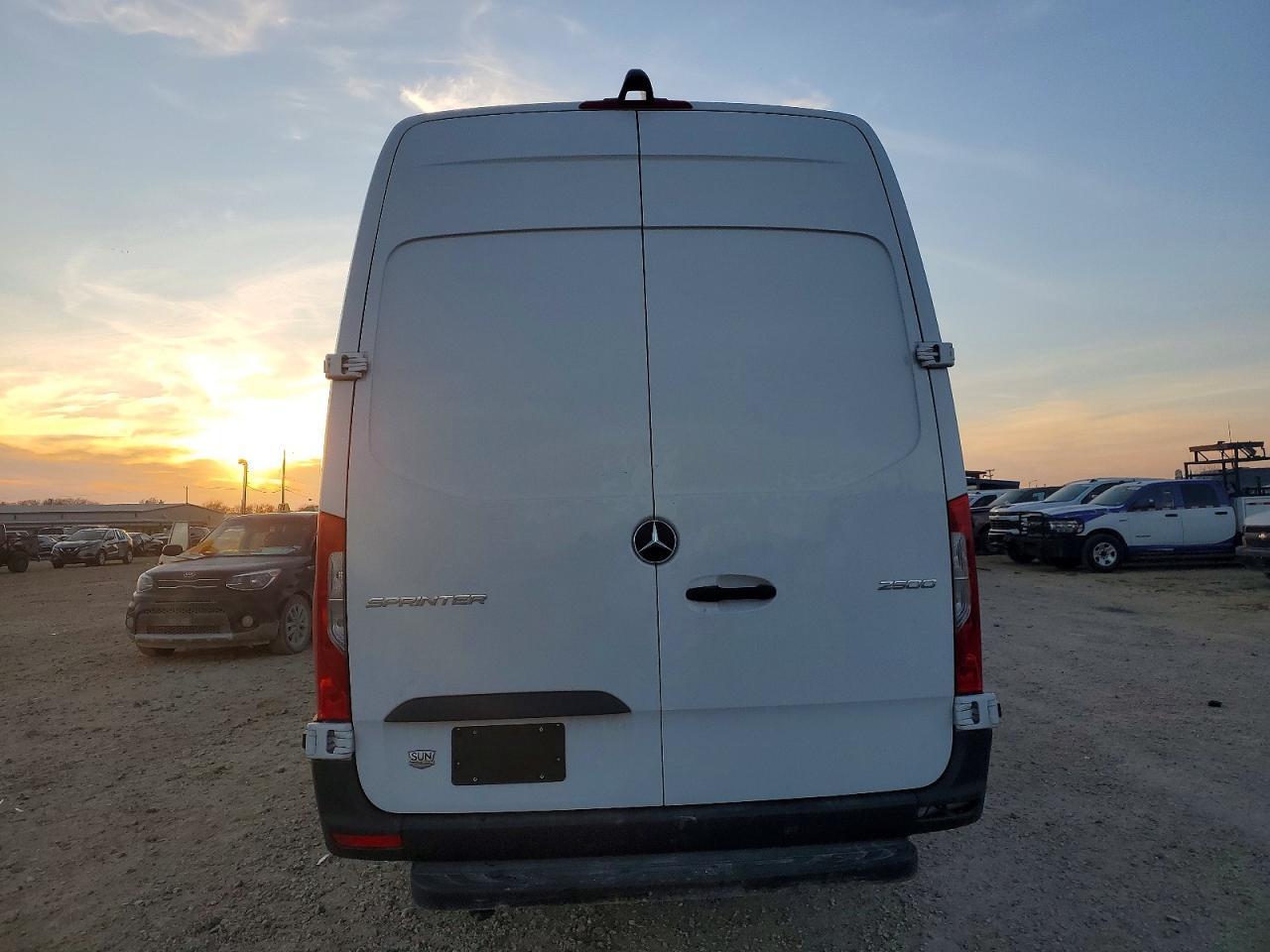 2024 Mercedes-Benz Sprinter 2500