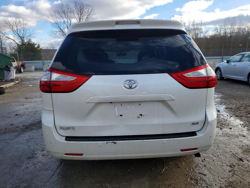 2016 Toyota Sienna xle