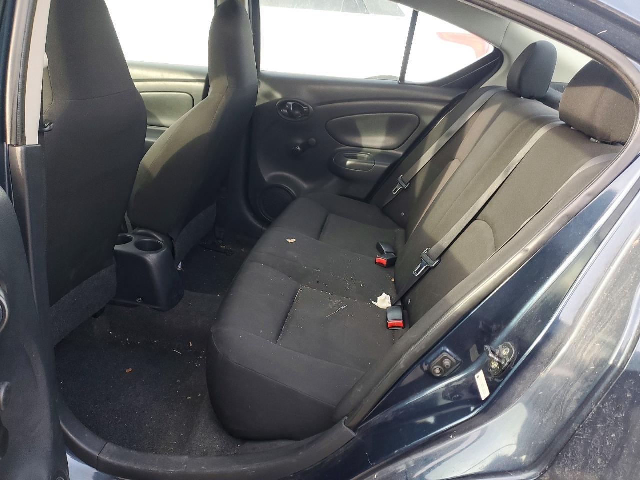 2015 Niss Versa s