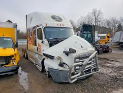 Salvage trucks for sale at Columbia Station, OH auction: 2019 Freightliner Cascadia 126 Semi Truck