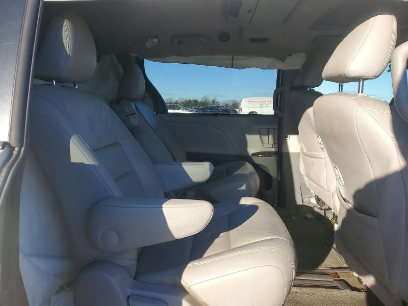 2015 Toyota Sienna xle