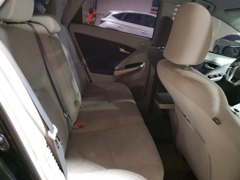 2010 Toyota Prius iii