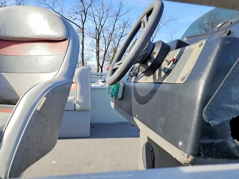 1992 Sun Tracker Boat