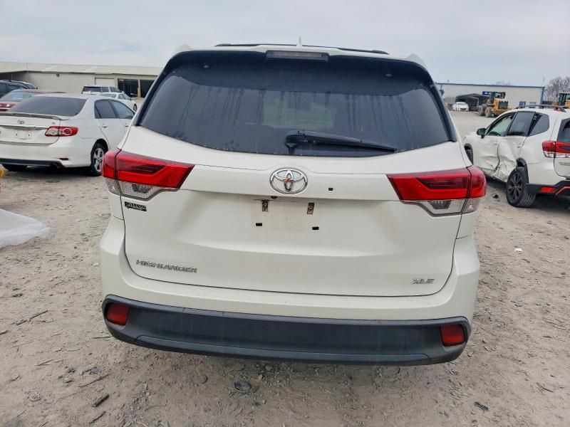 2019 Toyota Highlander se