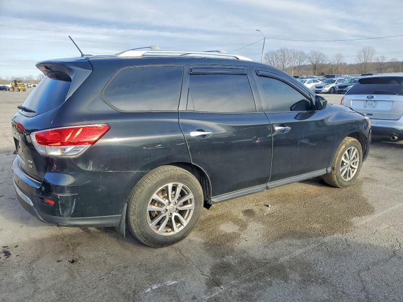 2016 Nissan Pathfinder sv