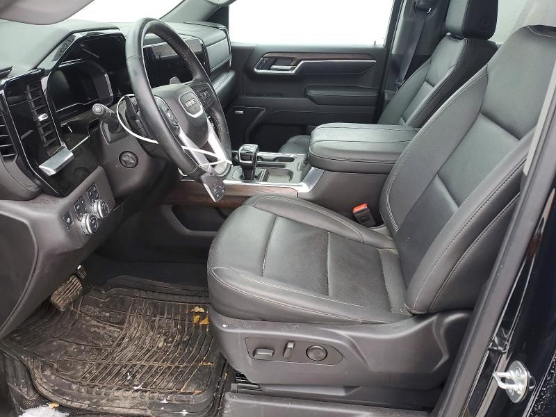 2025 GMC Sierra K1500 slt