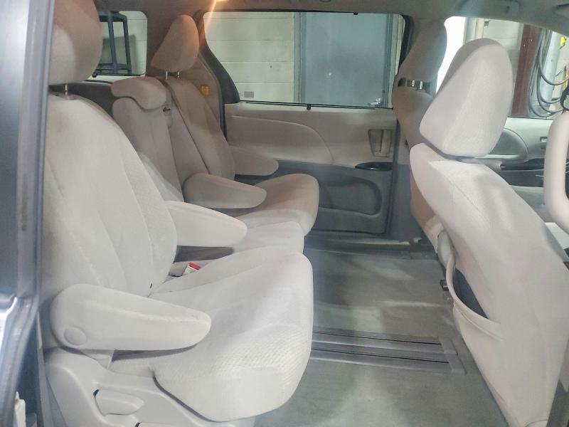 2013 Toyota Sienna le
