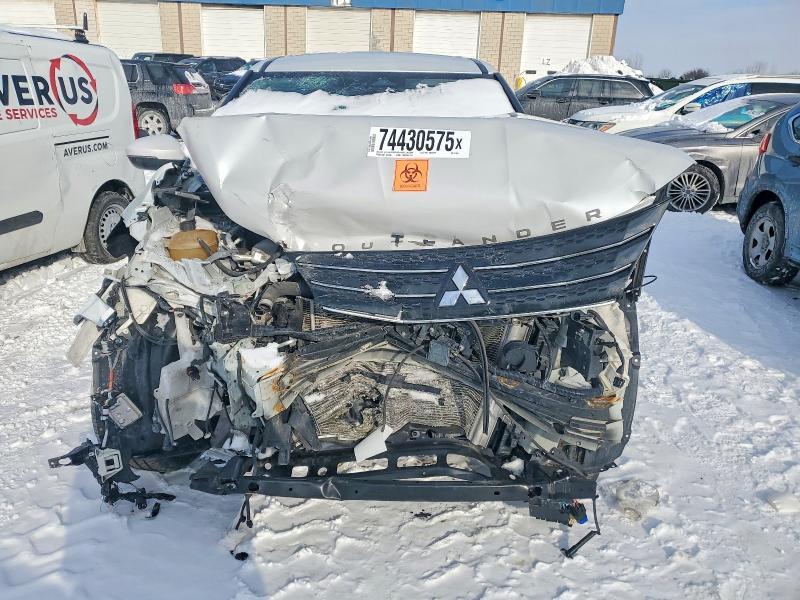 2022 Mitsubishi Outlander es