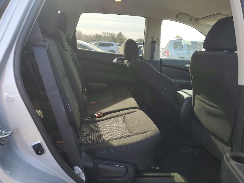 2020 Nissan Pathfinder sv