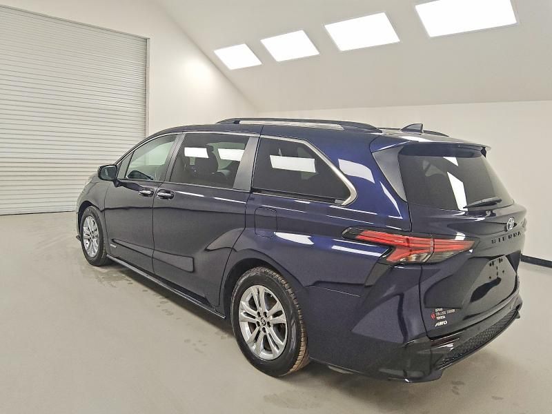 2021 Toyota Sienna xse