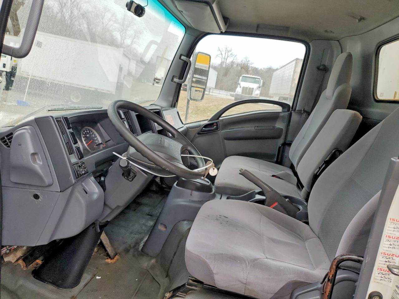 2016 Isuzu NPR HD BOX Truck