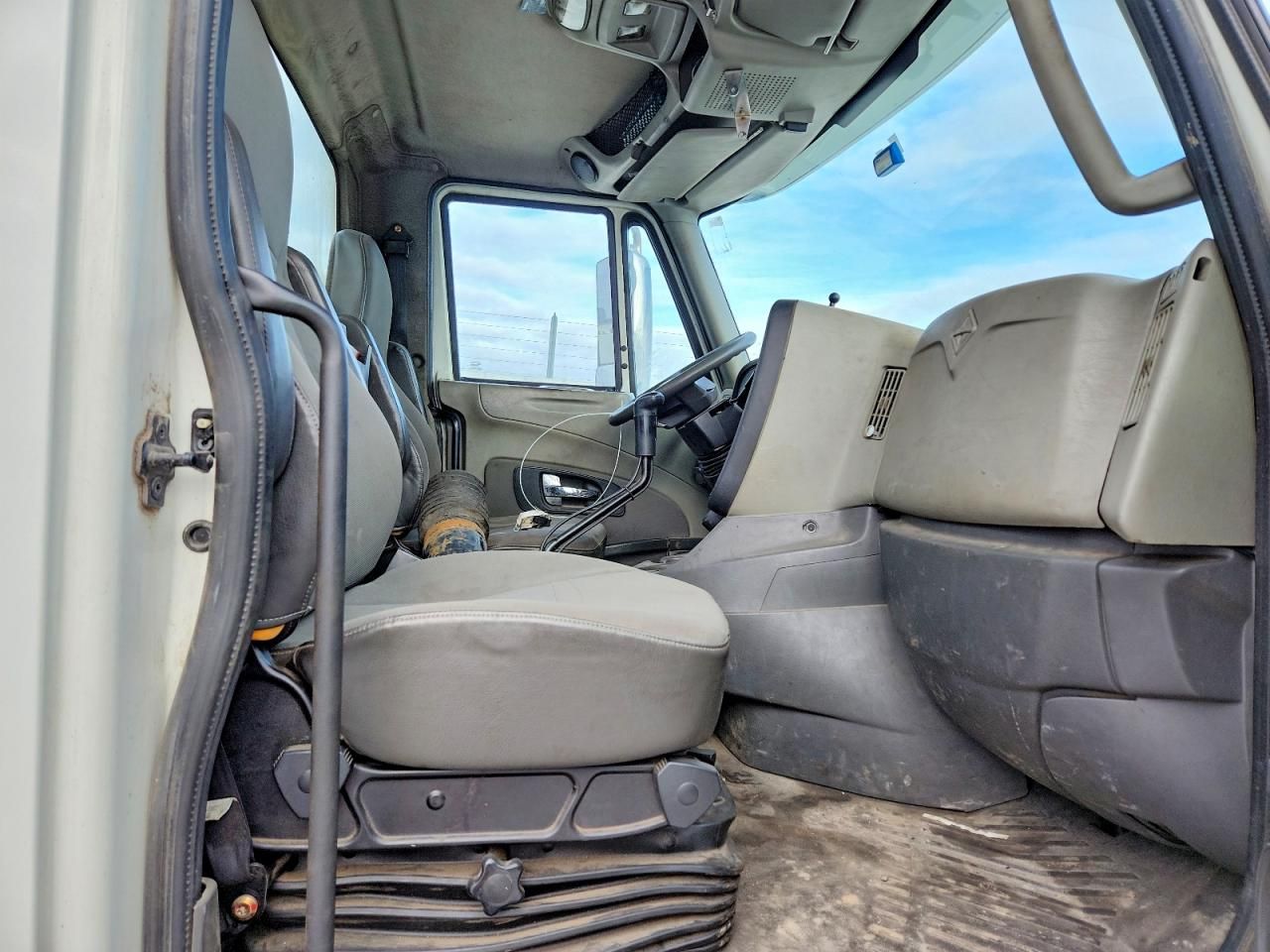 2013 International LF697 Semi Truck