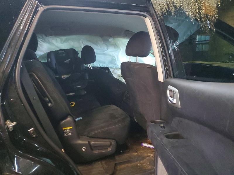 2016 Nissan Pathfinder s