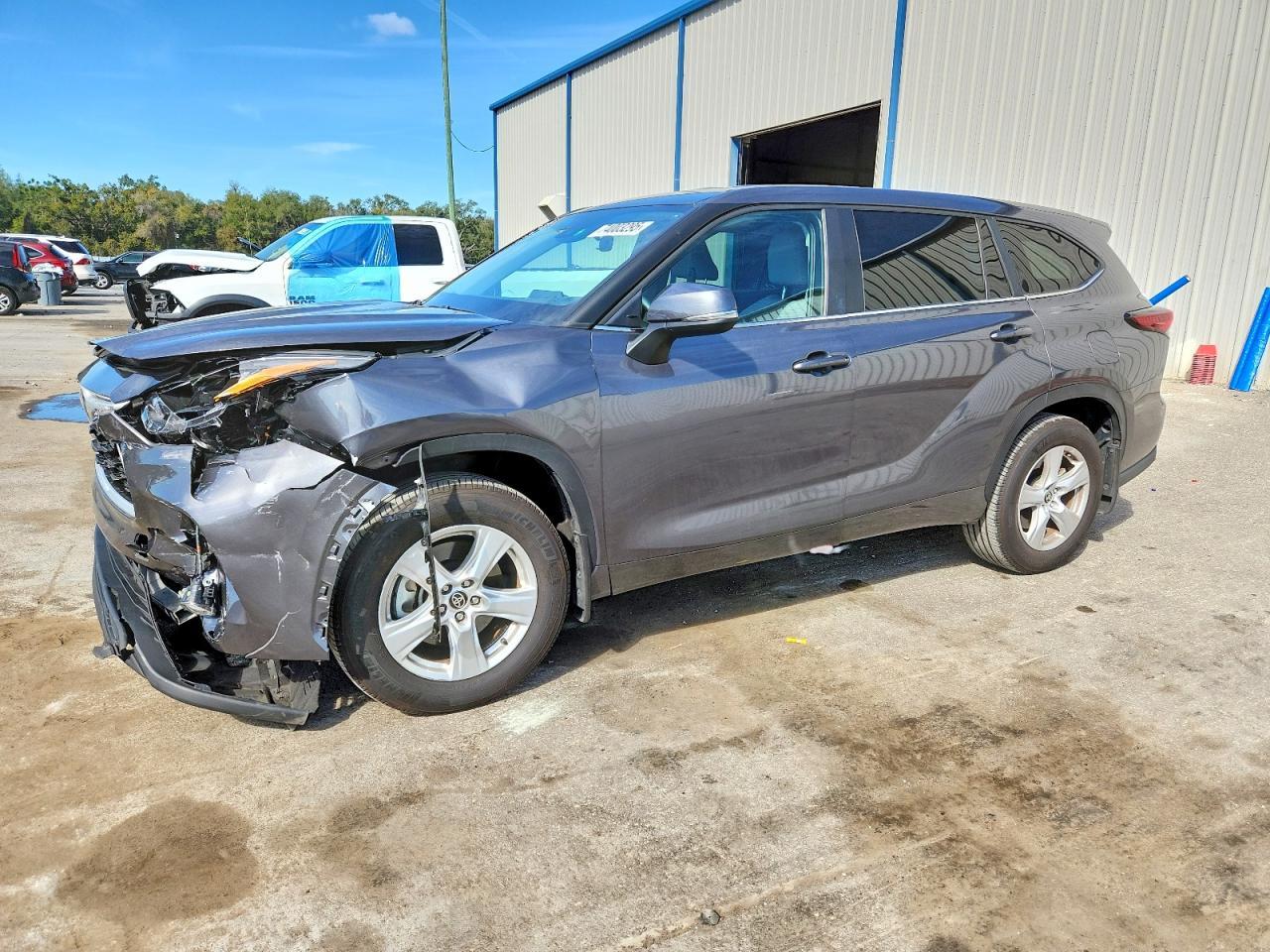 2025 Toyota Highlander le