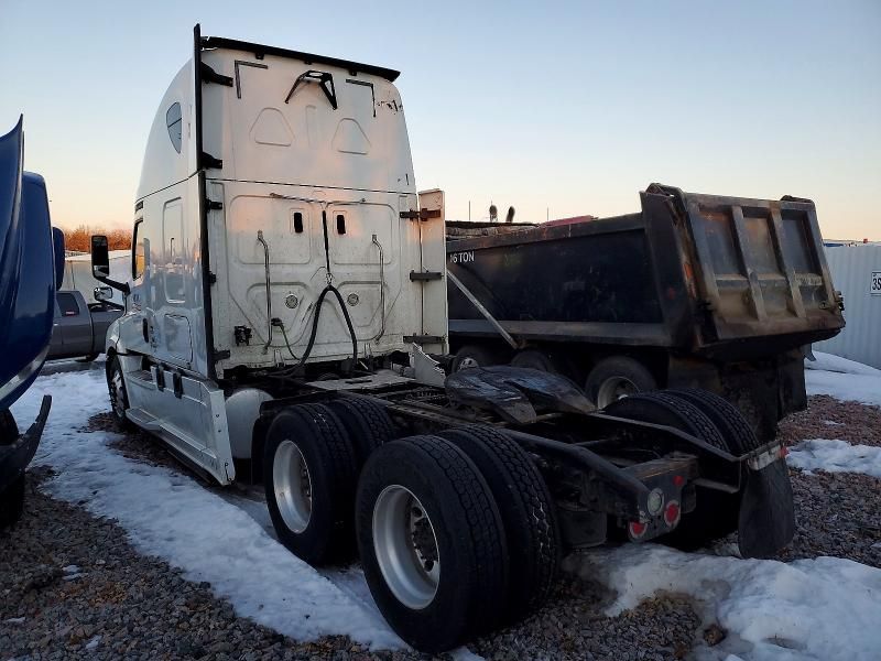 2019 Freightliner Cascadia 126 Semi Truck