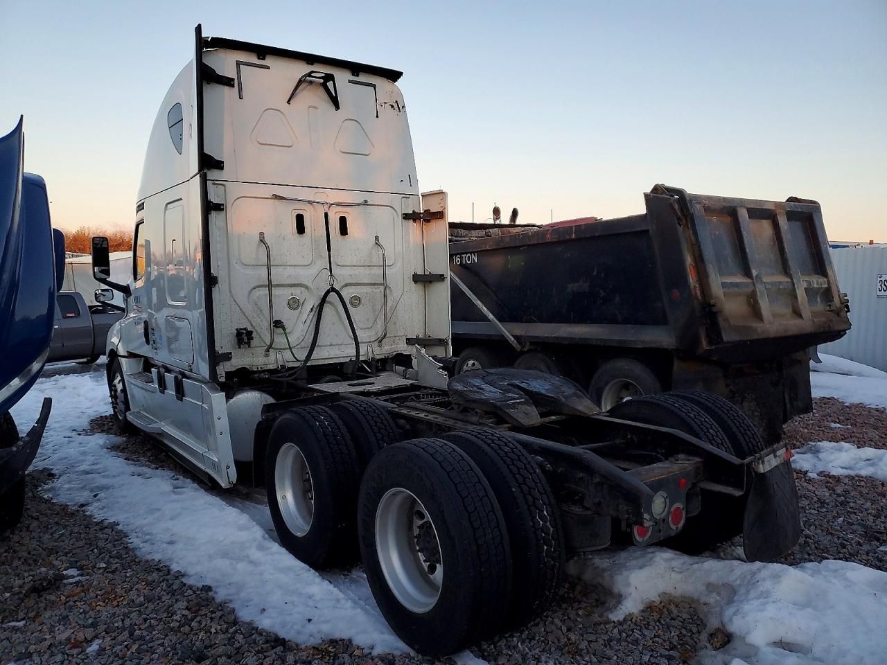 2019 Freightliner Cascadia 126 Semi Truck