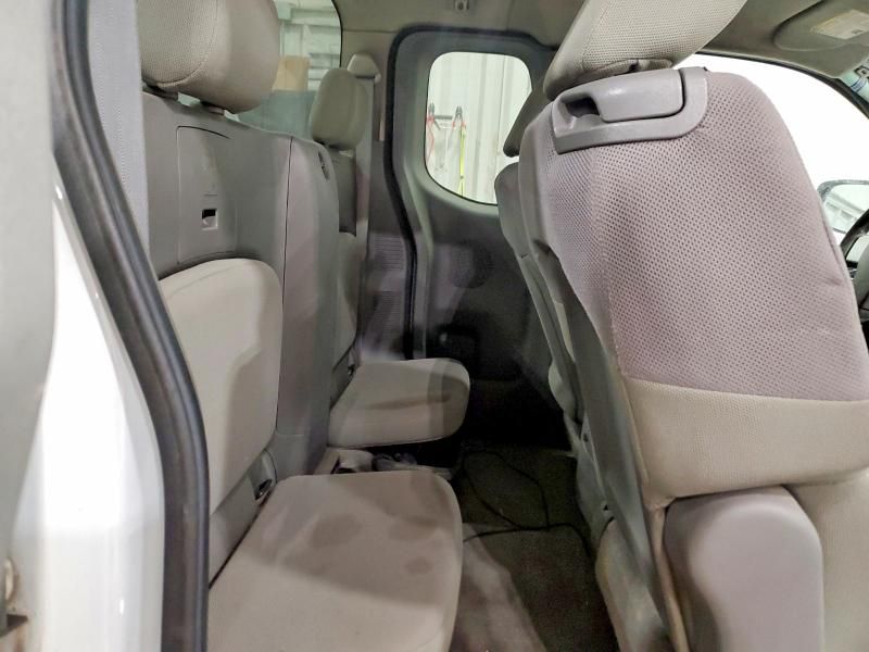 2013 Nissan Frontier s