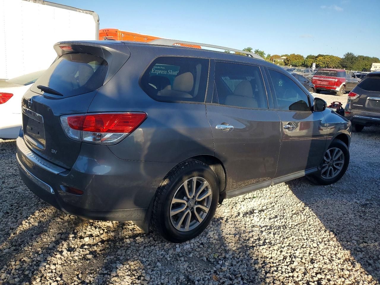 2016 Nissan Pathfinder s