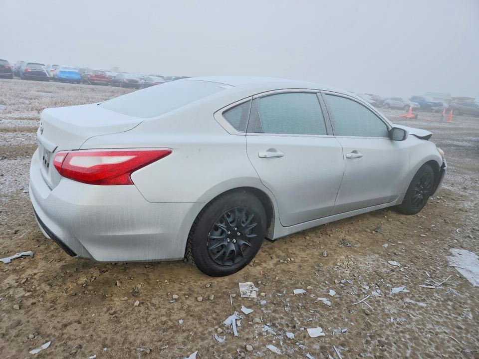 2016 Niss Altima 2.5 s