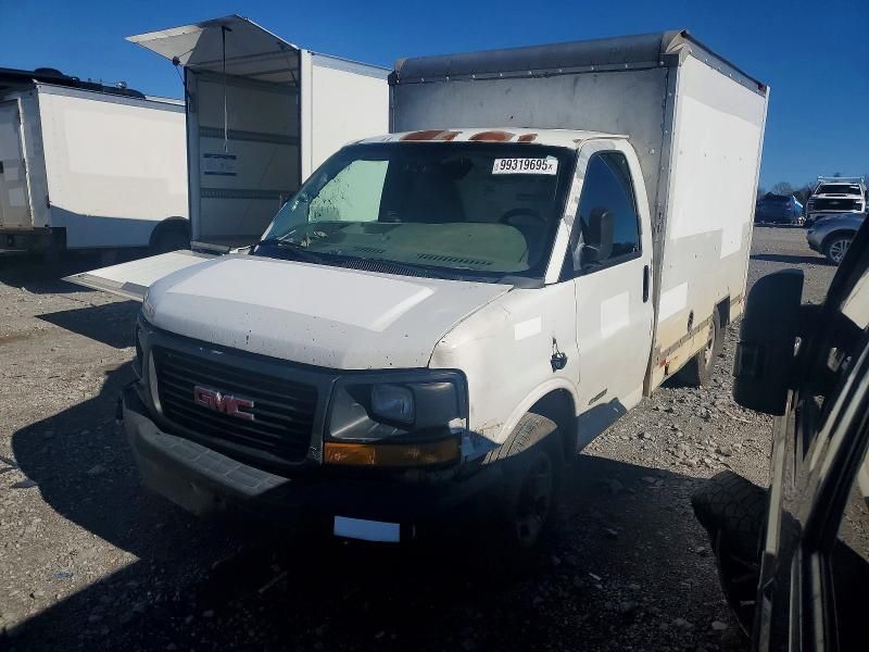 2010 GMC Savana BOX Truck
