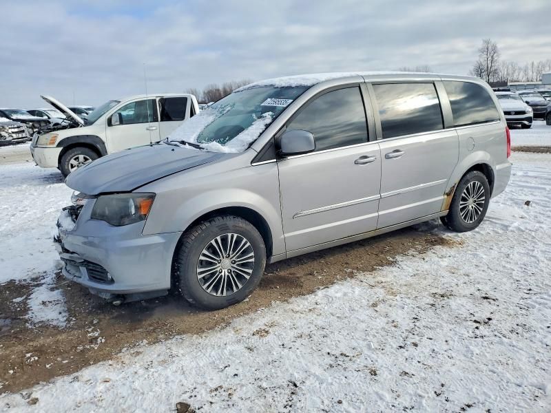 2014 Chrysler Town & Country s
