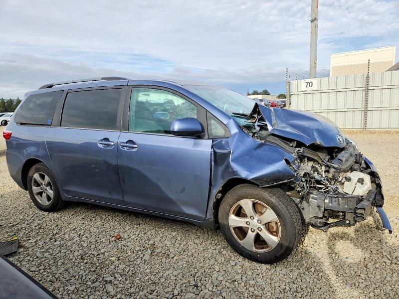 2015 Toyota Sienna le 8-passenger