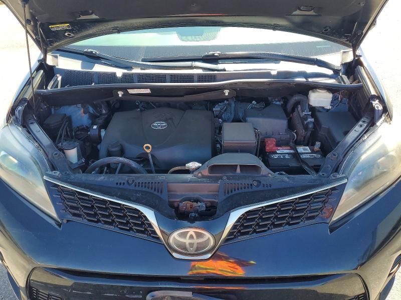 2020 Toyota Sienna se