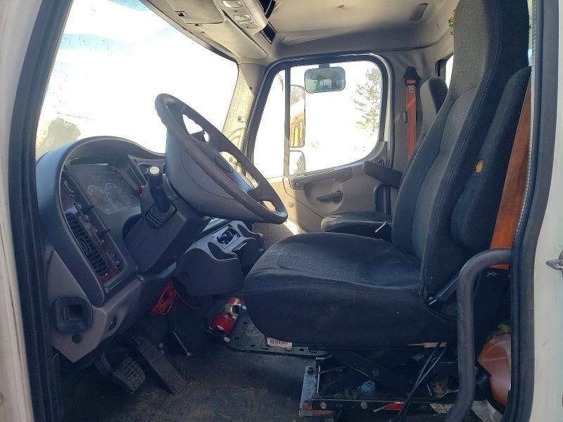 2013 Freightliner Business Class M2 box Truck