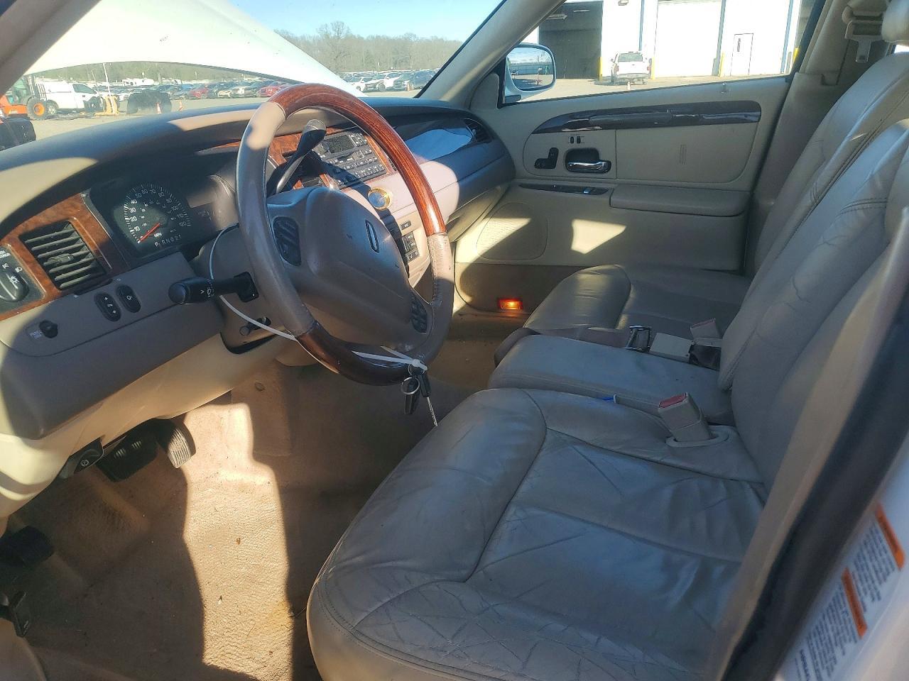 2002 Lincoln Town car Cartier
