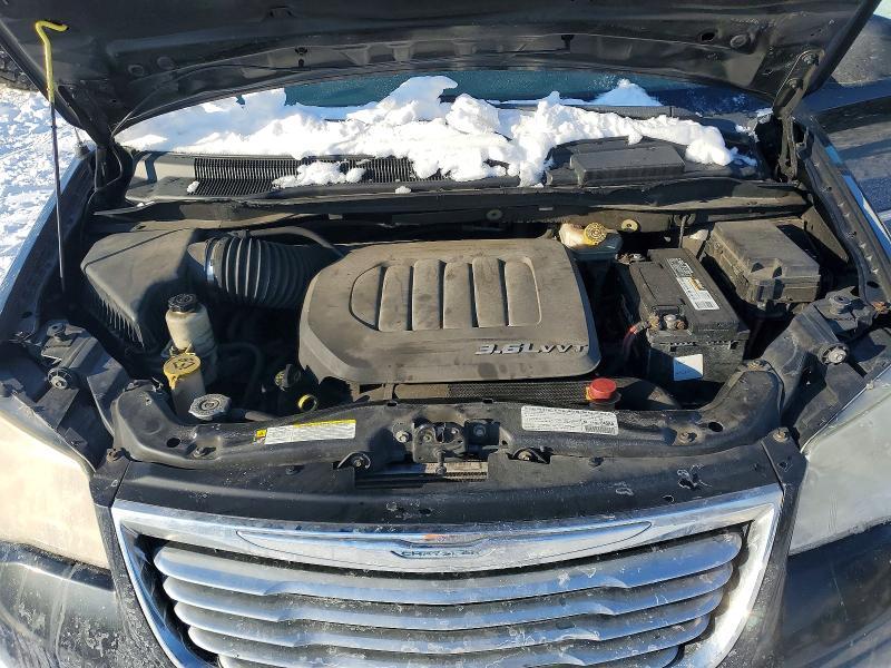 2013 Chrysler Town & Country Touring