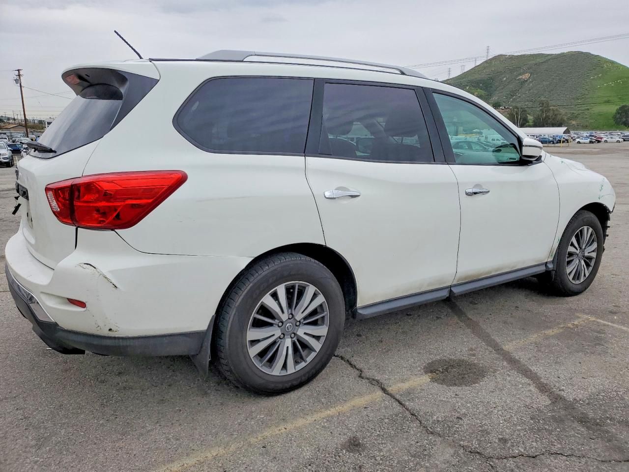 2017 Nissan Pathfinder s