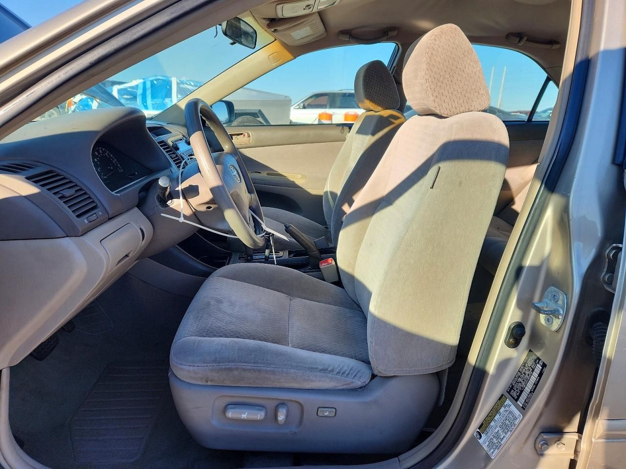 2004 Toyota Camry le