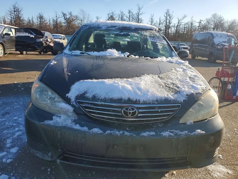 2005 Toyota Camry le