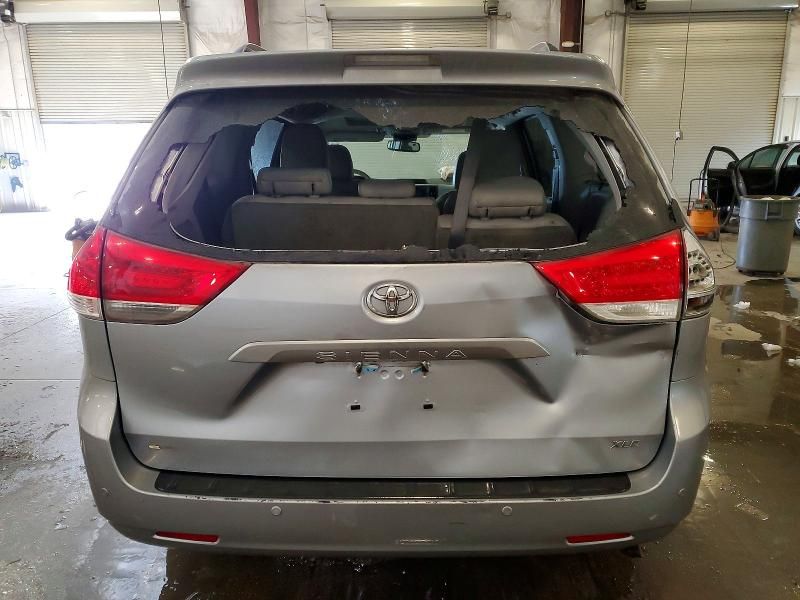 2013 Toyota Sienna xle