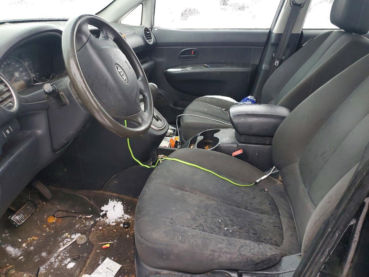 2010 KIA Rondo lx