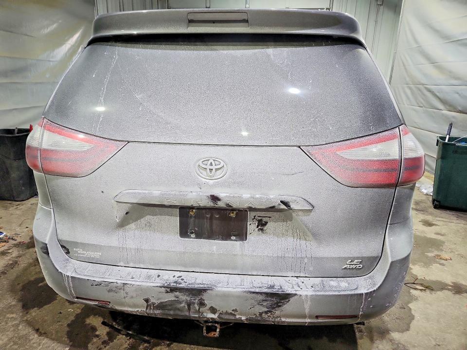 2015 Toyota Sienna le