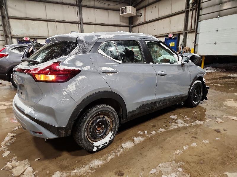 2025 Nissan Kicks Play sv