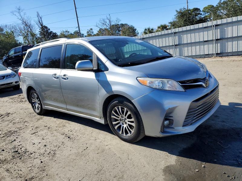 2019 Toyota Sienna xle