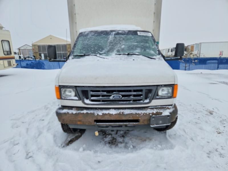 2004 Ford Econoline E450 Super Duty Cutaway Van
