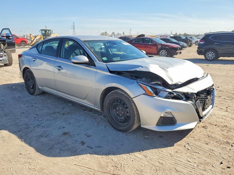 2021 Niss Altima 2.5 s