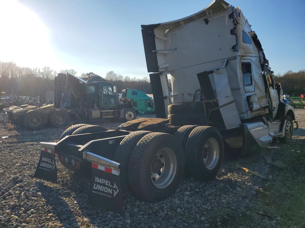 2025 Kenworth T680 Semi Truck