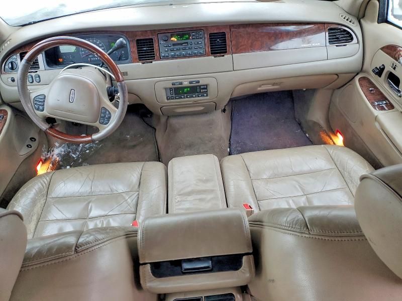 2001 Lincoln Town car Signature
