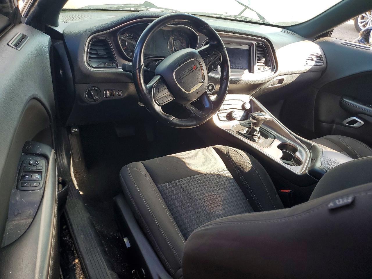 2021 Dodge Challenger sxt