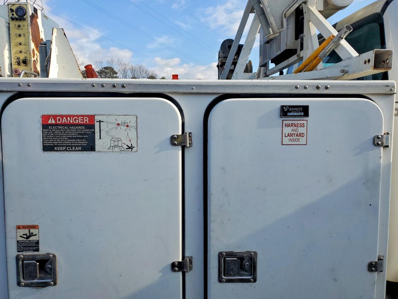 2013 Ford F750 Cable Placer Bucket Truck